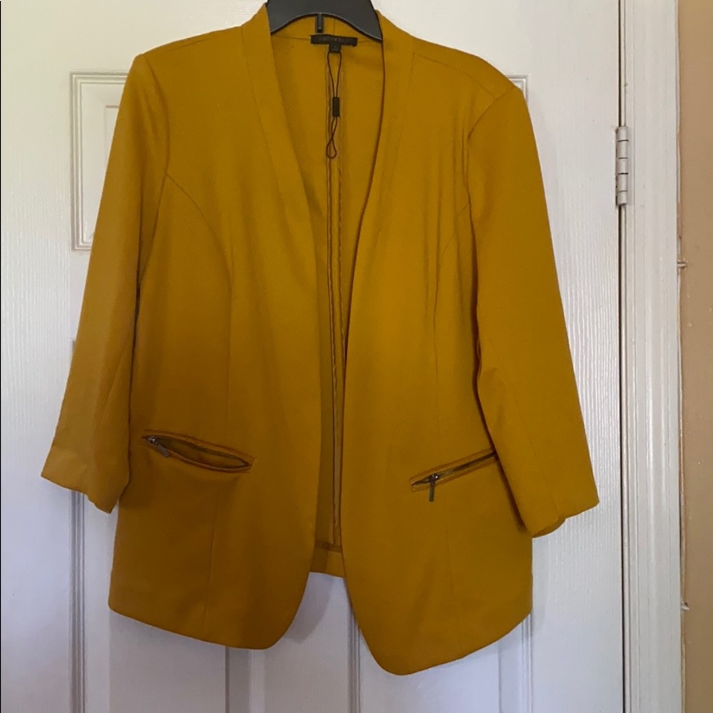 Forcythhia yellow blazer